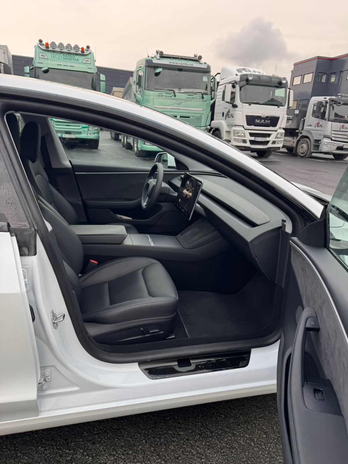 Tesla Model 3 2024 13