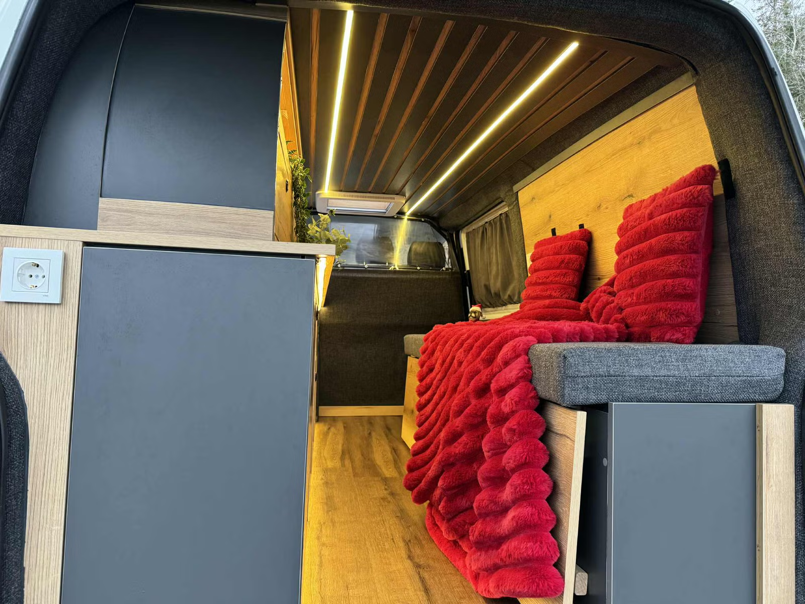 Volkswagen Transporter 2017 24