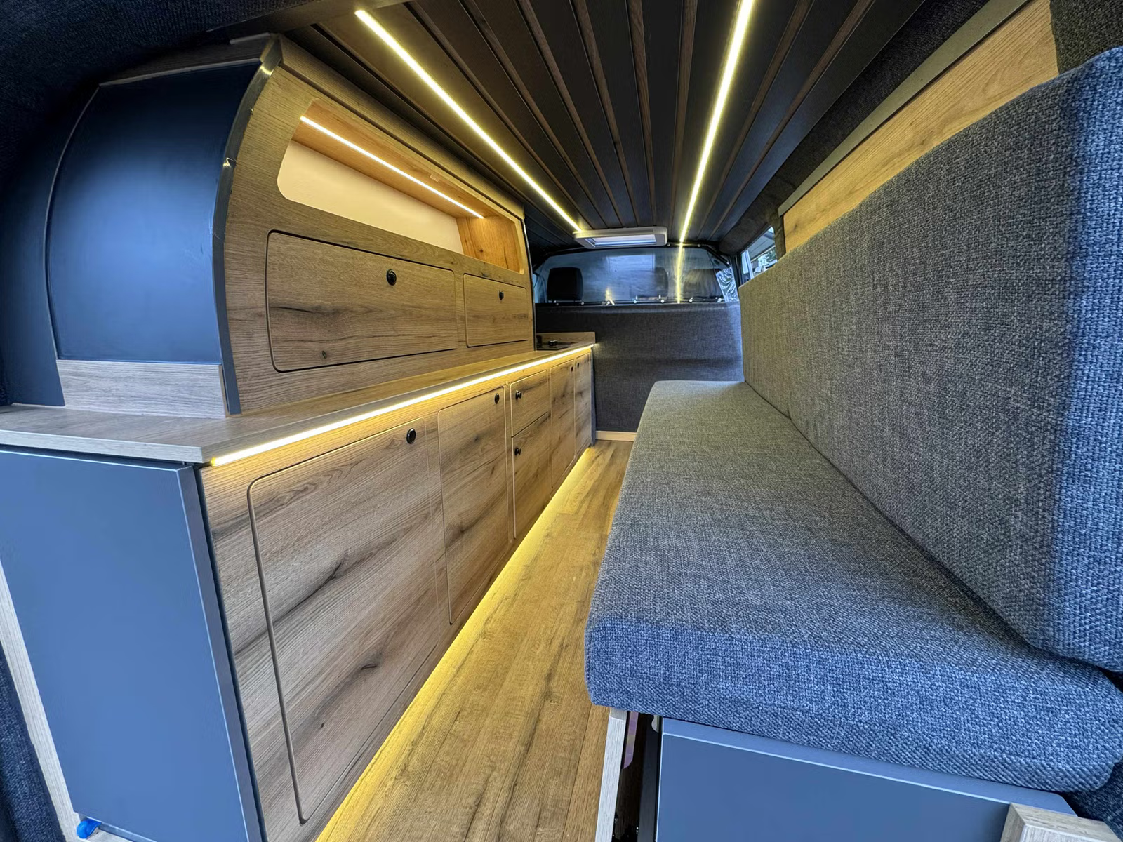 Volkswagen Transporter 2017 23