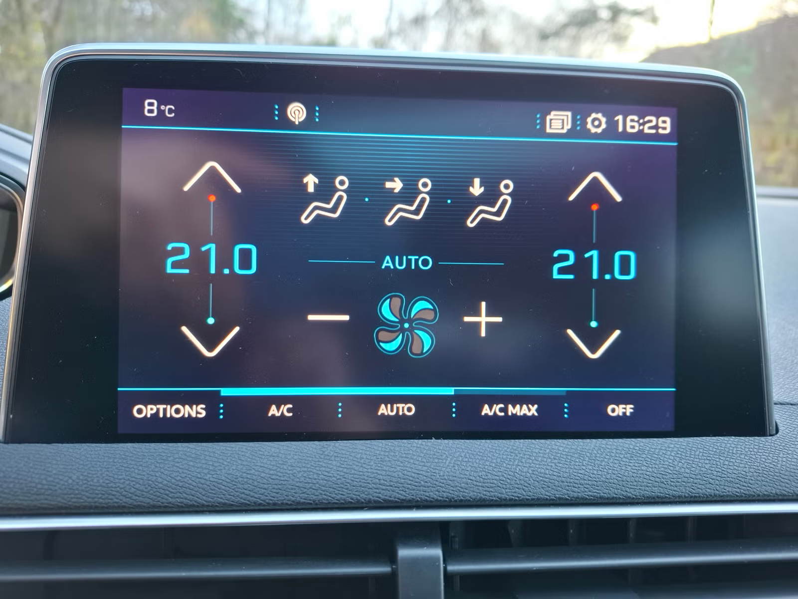 Peugeot 3008 2017 11