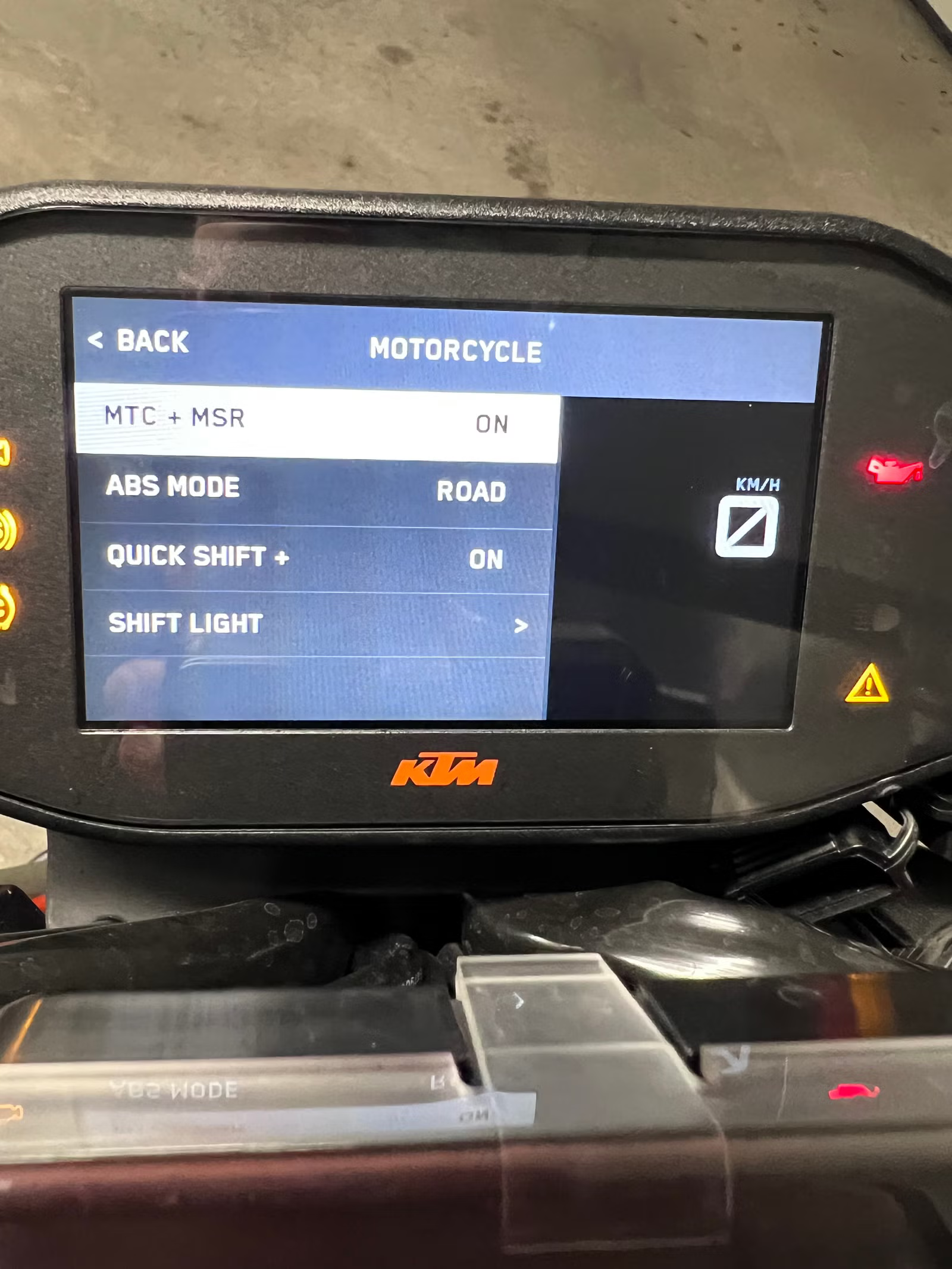 KTM 890 Duke 2021 18