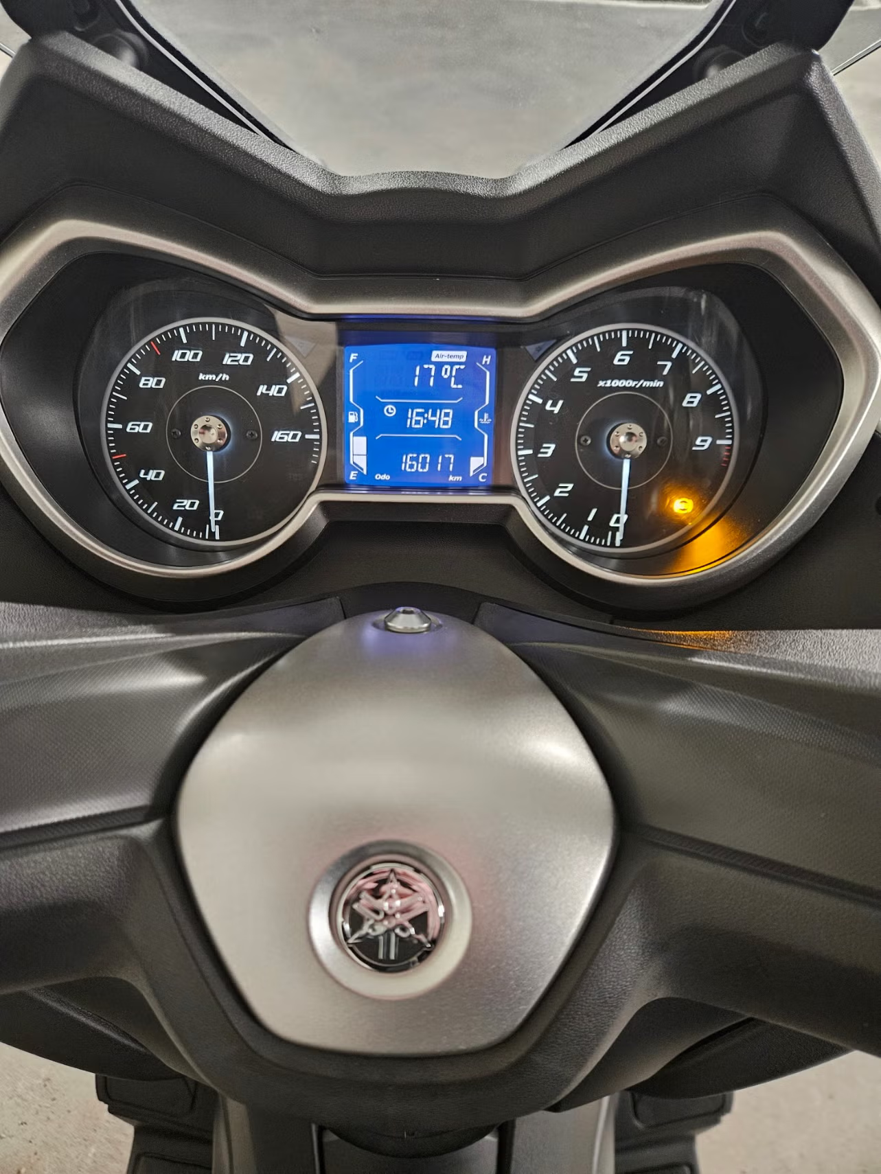 Yamaha X-Max 300 2020 10