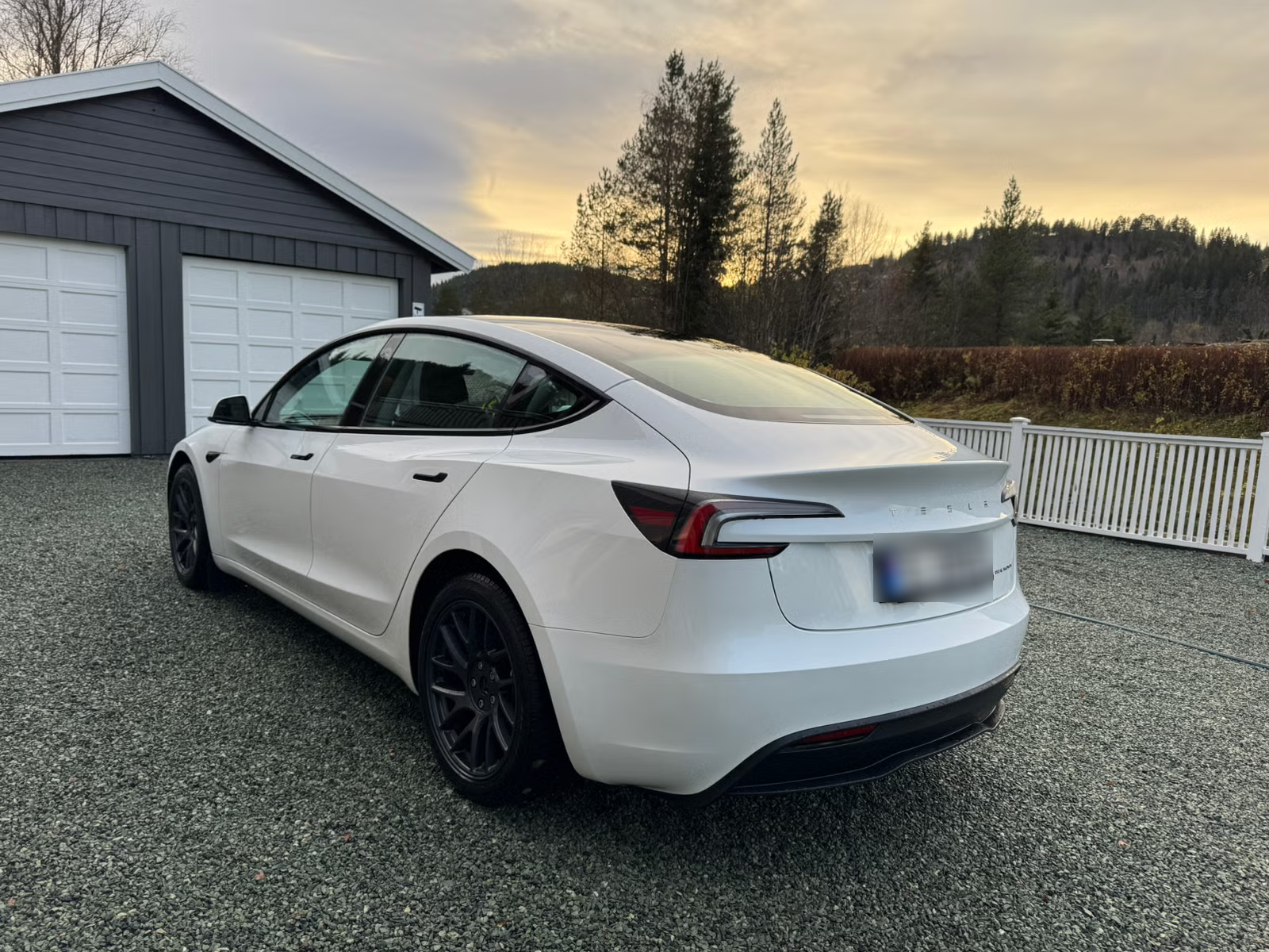 Tesla Model 3 2024 4