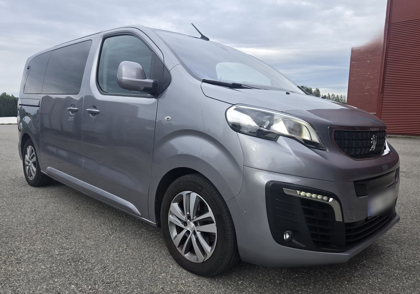 Peugeot Traveller Executive Family 2021 3