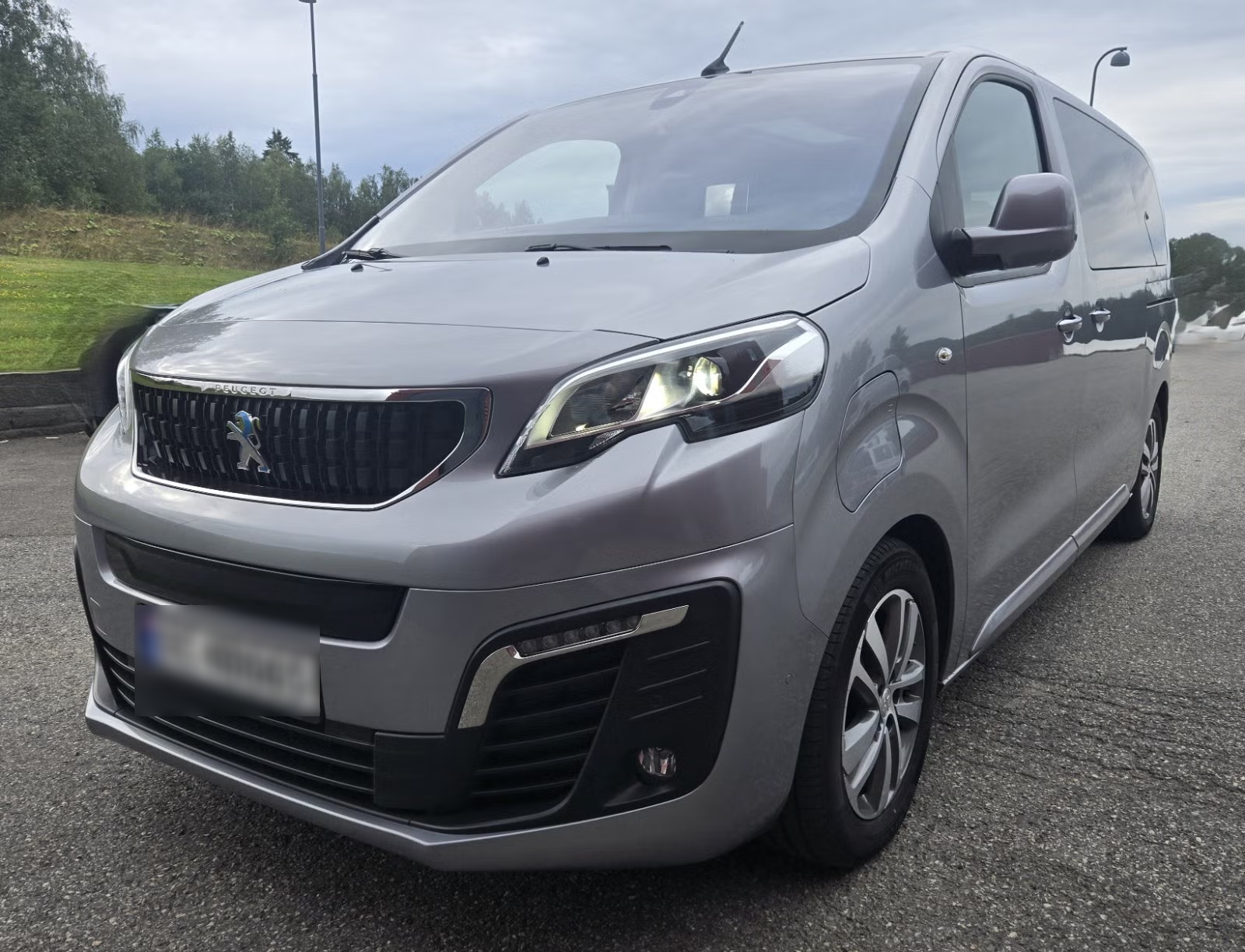 Peugeot Traveller Executive Family 2021 1