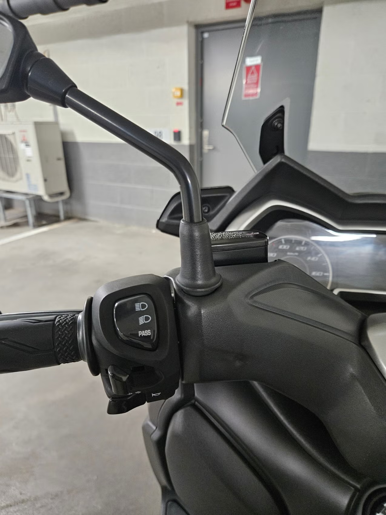 Yamaha X-Max 300 2020 11