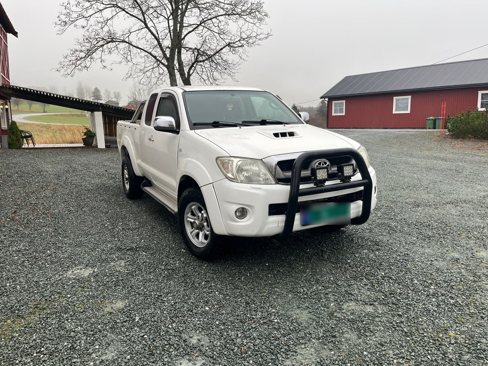 Toyota HiLux 2010 4
