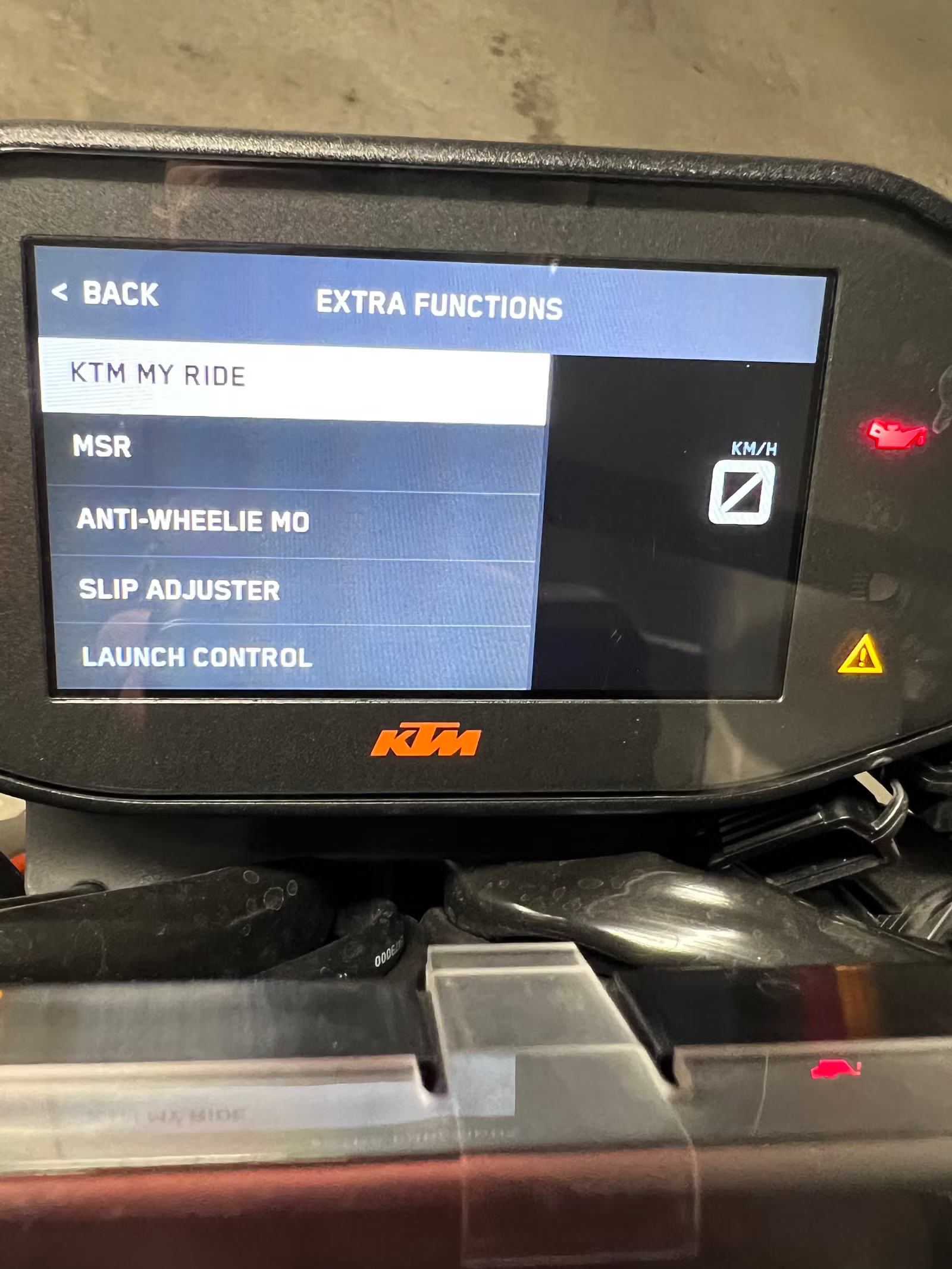 KTM 890 Duke 2021 14