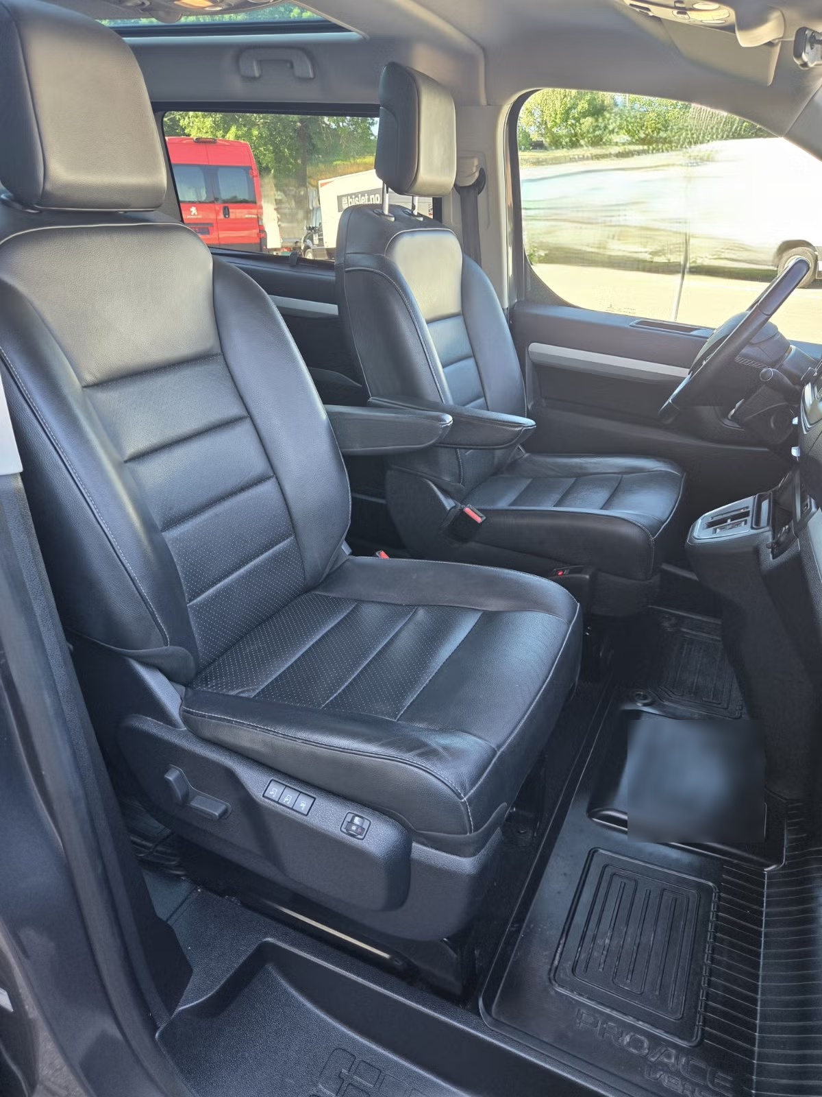 Peugeot Traveller Executive Family 2021 11