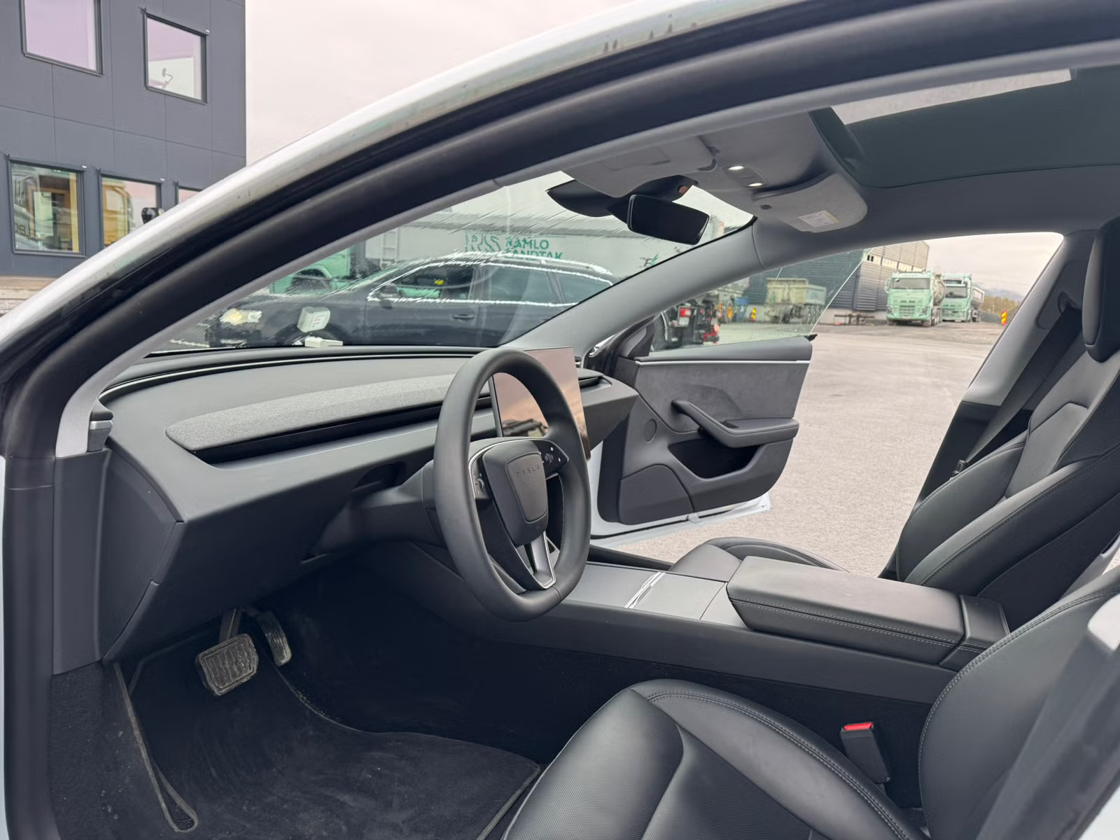 Tesla Model 3 2024 11