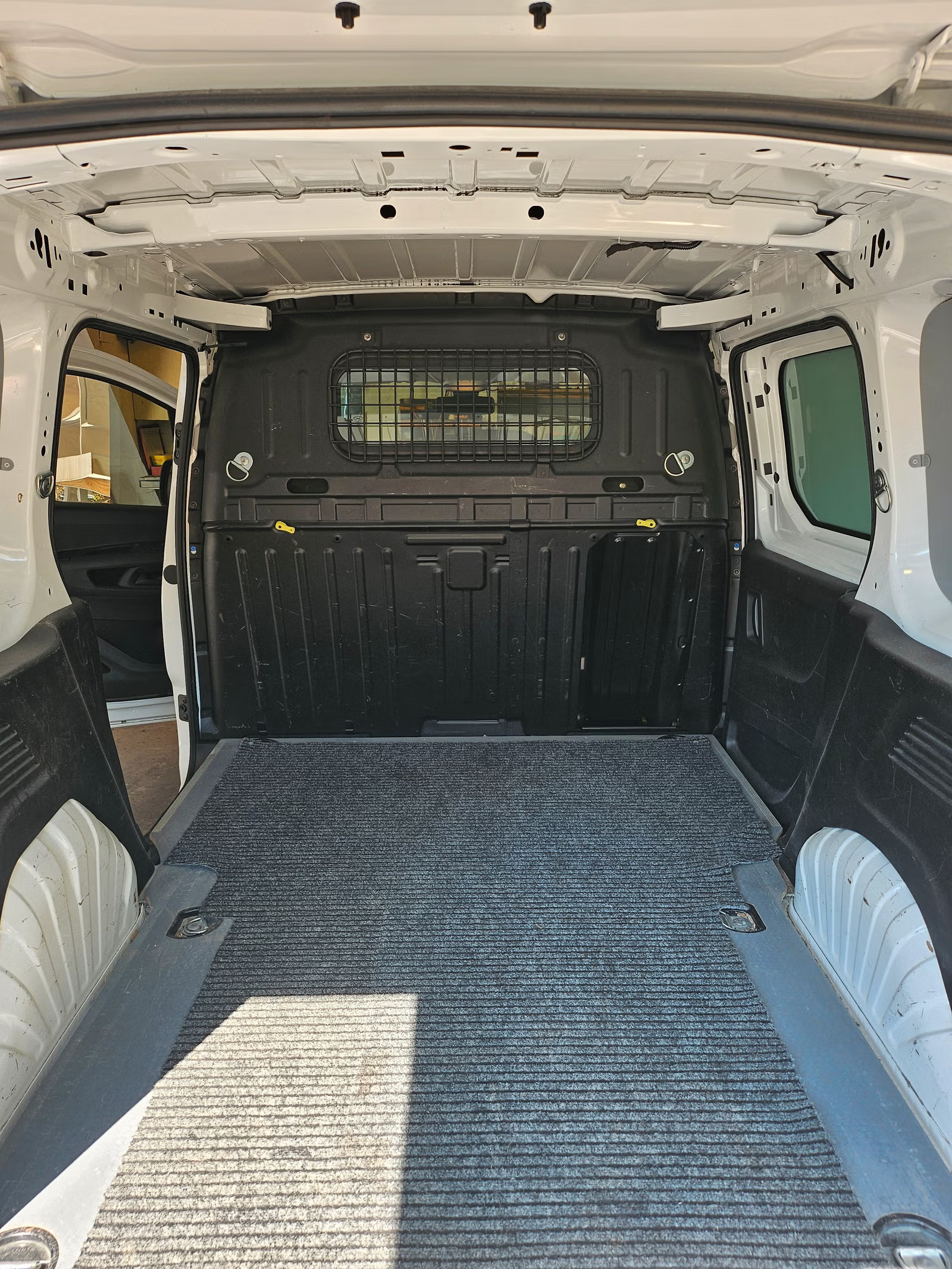 Peugeot Partner 2022 15