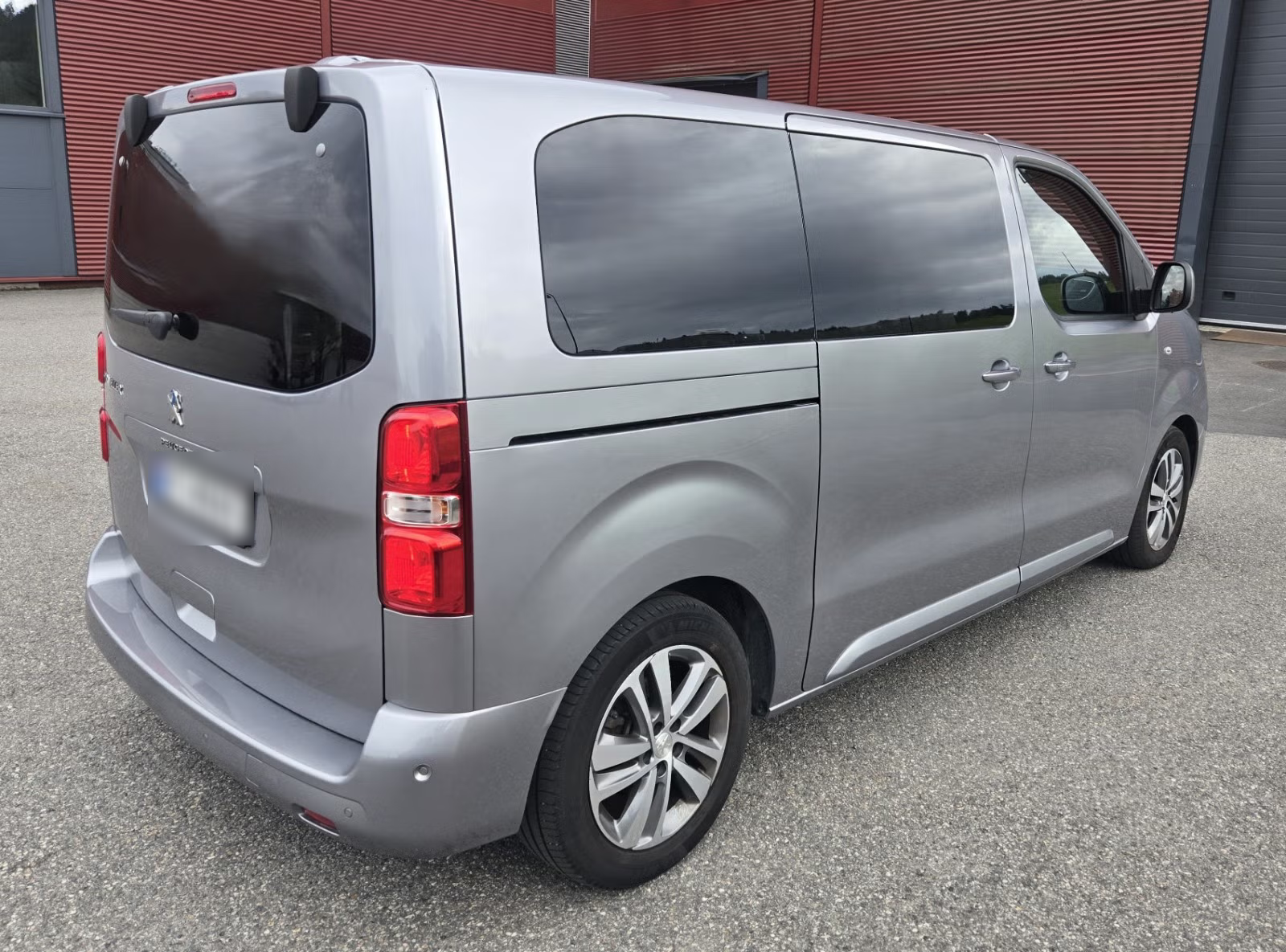 Peugeot Traveller Executive Family 2021 5