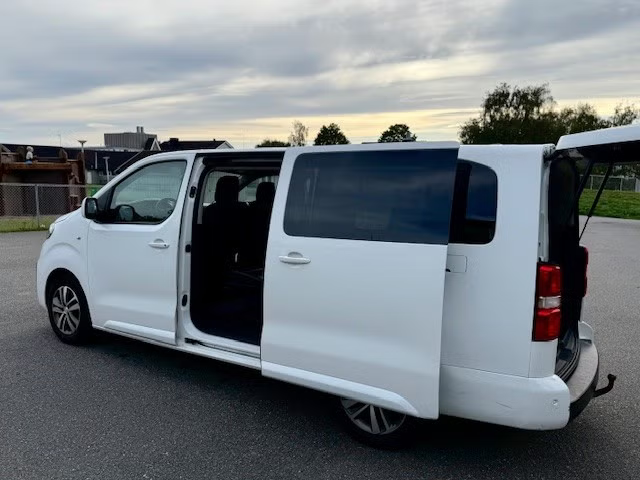 Peugeot Traveller Long 2019 11