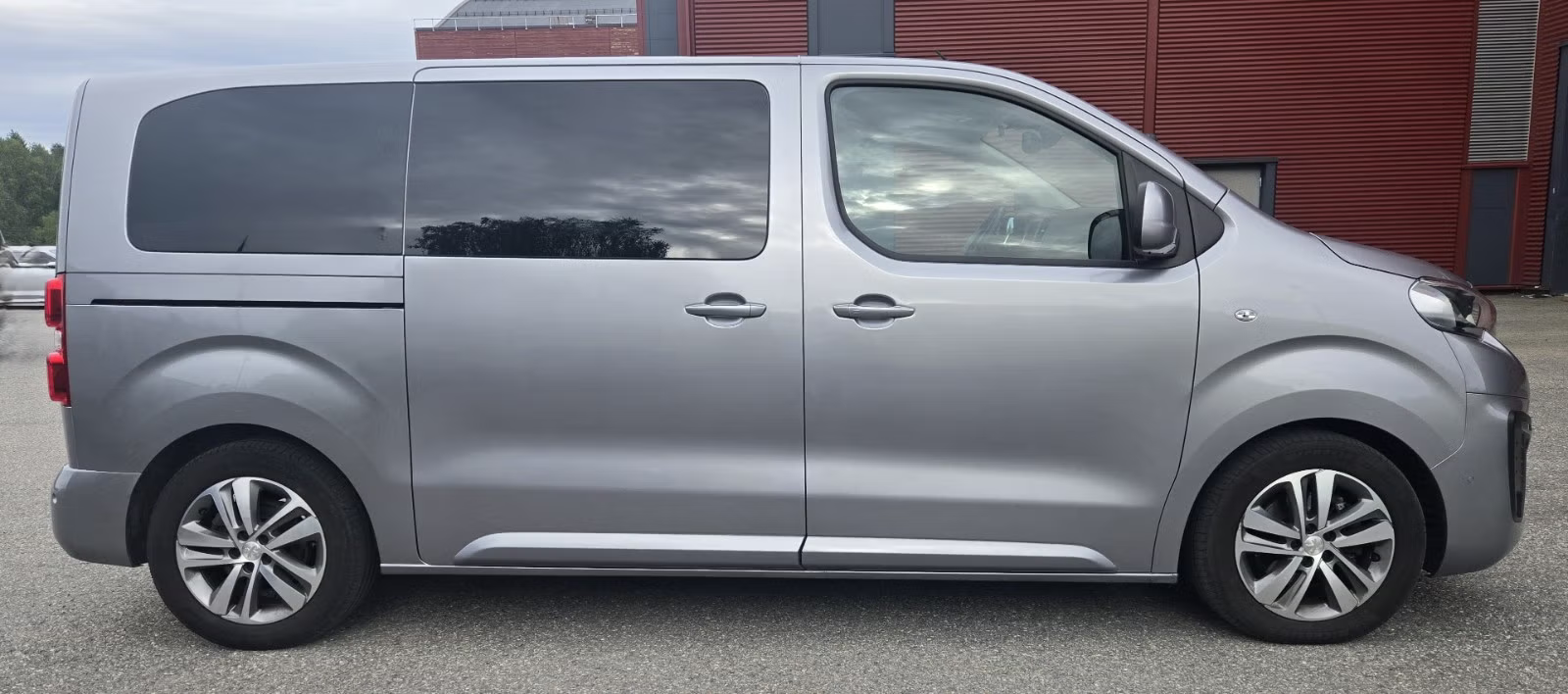 Peugeot Traveller Executive Family 2021 6