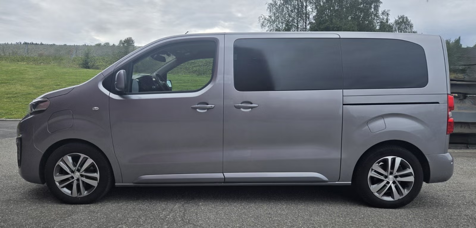 Peugeot Traveller Executive Family 2021 7