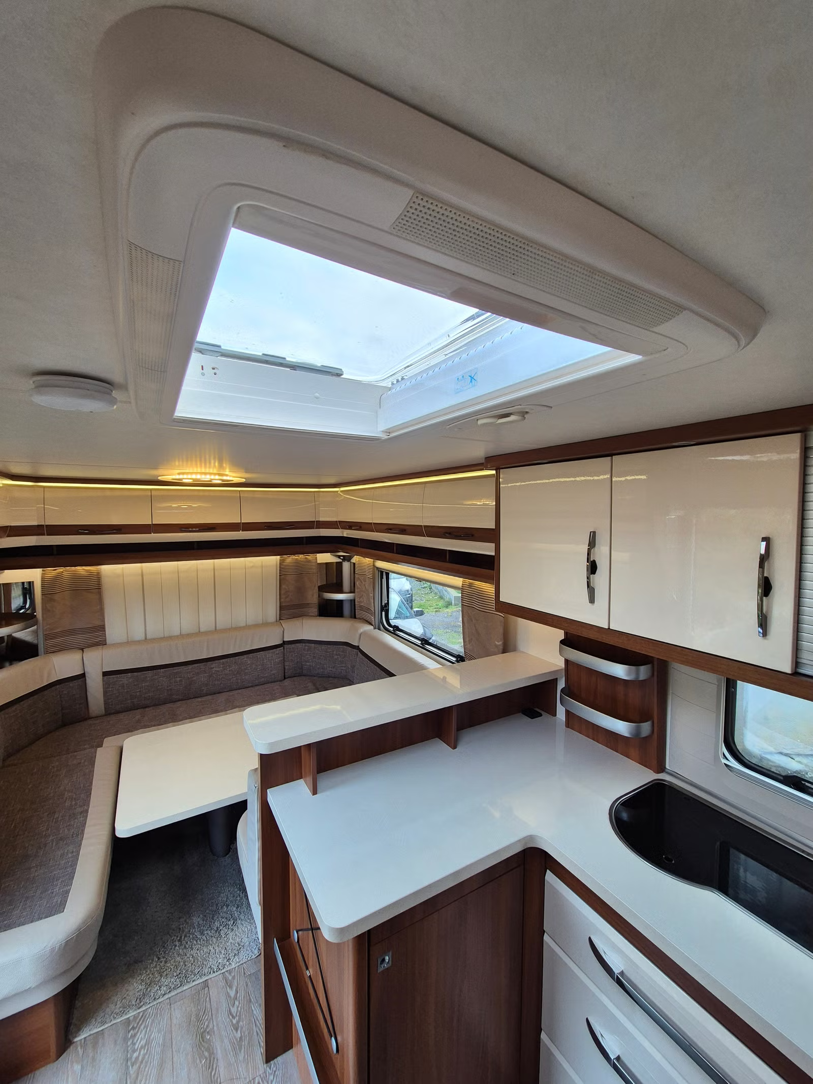 Hobby 560 CFe 2016 5