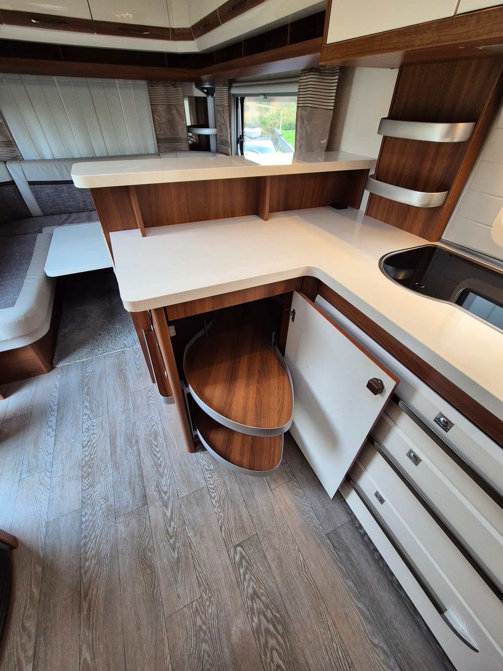 Hobby 560 CFe 2016 6